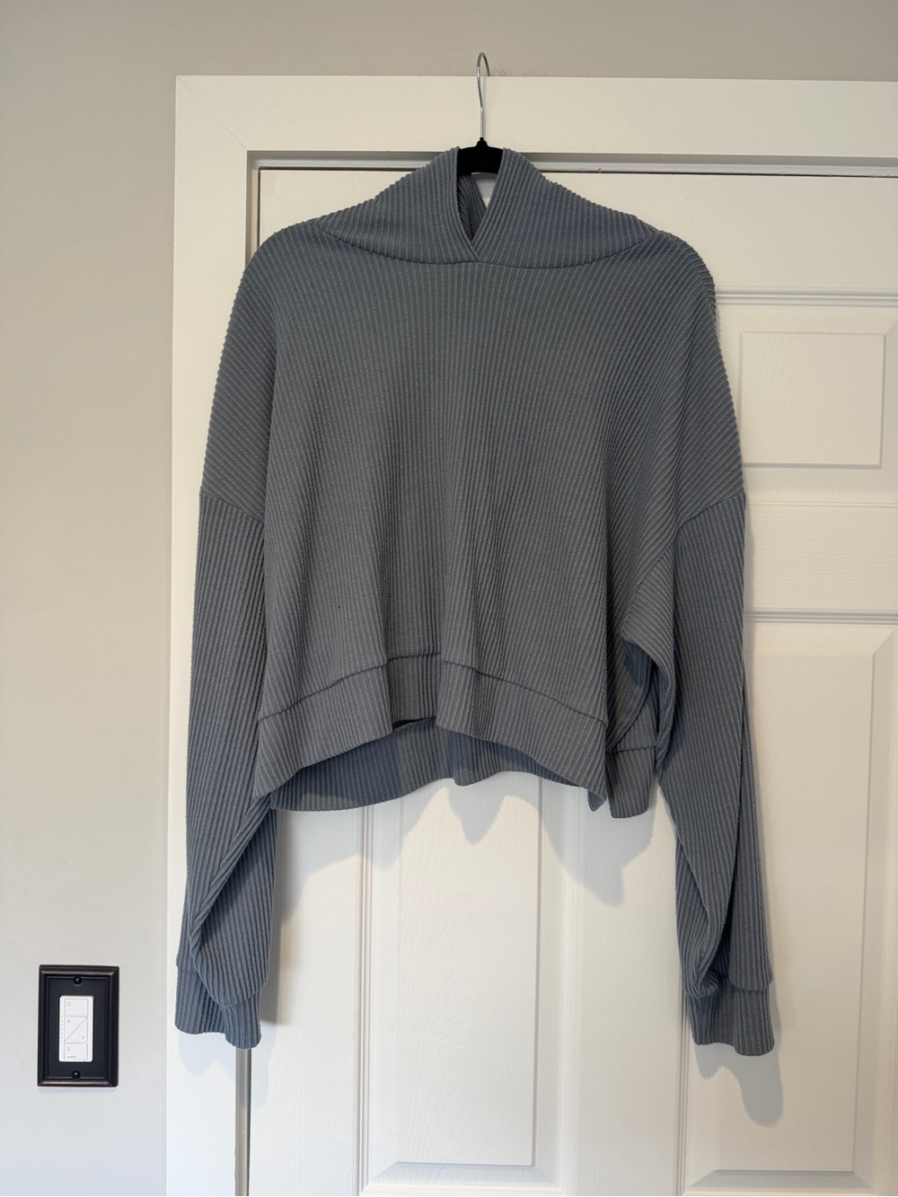Auth. ✅ ALO Yoga Muse Crop Hoodie in “Steel Blue” Size Large 🩶💙